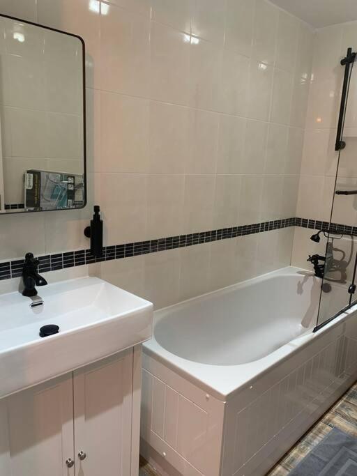 Appartement Cosy One Bed Flat Free Parking à Send Extérieur photo